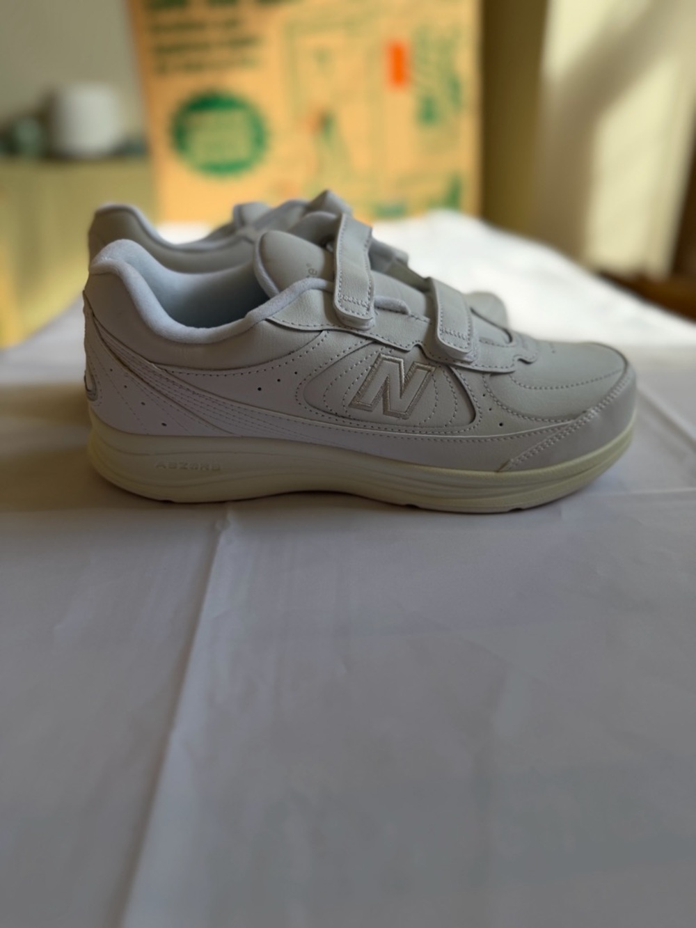 New balance men’s walking shoe wide new in original box